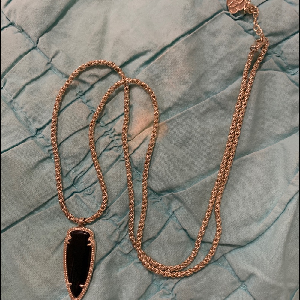 Black Kendra Scott necklace with gold chain